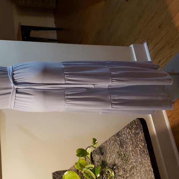 Elizabeth And James - Picture 7 of 10